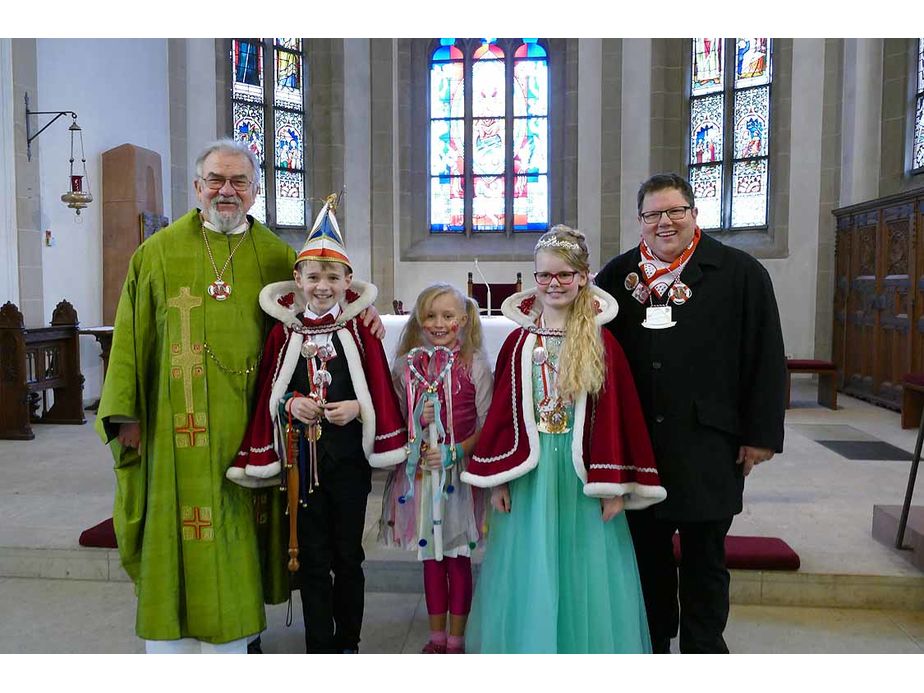 Naumburger Prinzenpaare mit Hofnarren besuchen den Kindergottesdienst (Foto: Karl-Franz Thiede)